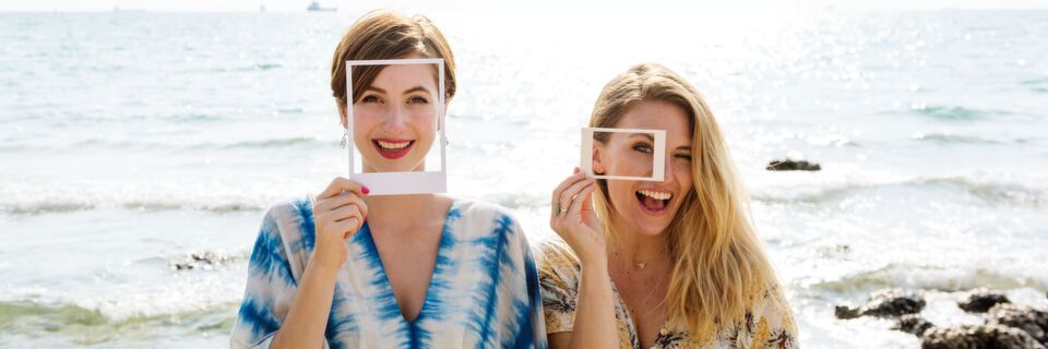 B2B-Kommunikation als trockenes Erklär-Marketing? Falsch! Auch im B2B ist Menschlichkeit gefragt. B2B-Kommunikation als trockenes Erklär-Marketing? Falsch! Auch im B2B ist Menschlichkeit gefragt.