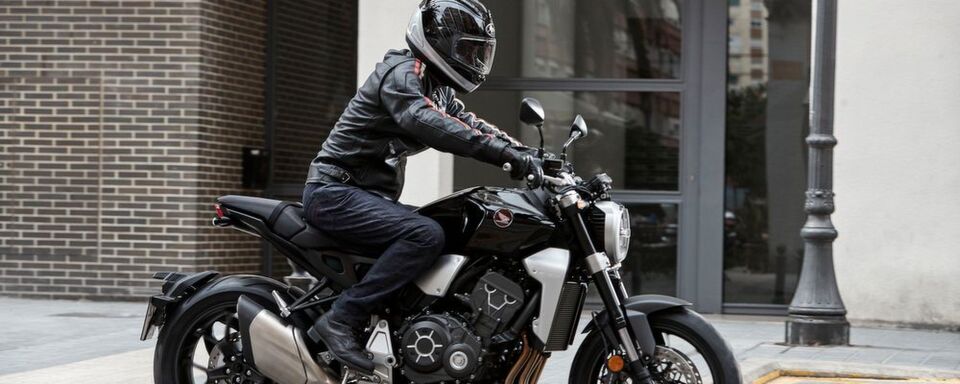 Die Optik der CB 1000 R zeichnet sich durch ihre Sportlichkeit aus. Die Optik der CB 1000 R zeichnet sich durch ihre Sportlichkeit aus.