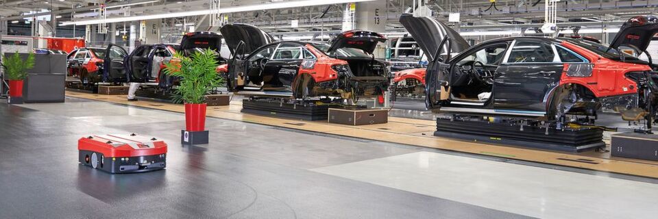 Aus der Produktion des Audi A8 am Standort Neckarsulm sind die FTF von Grenzebach nicht mehr wegzudenken. Sie steigern die Effizienz des Materialflusses und sorgen stets dafür, dass die richtigen Güter zum richtigen Zeitpunkt am richtigen Ort sind. Aus der Produktion des Audi A8 am Standort Neckarsulm sind die FTF von Grenzebach nicht mehr wegzudenken. Sie steigern die Effizienz des Materialflusses und sorgen stets dafür, dass die richtigen Güter zum richtigen Zeitpunkt am richtigen Ort sind.
