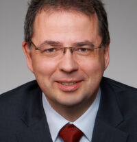 Dr. Wolfgang Karrlein ist Gesellschafter und Geschäftsführer der canmas – business learning and consulting GmbH. Dr. Wolfgang Karrlein ist Gesellschafter und Geschäftsführer der canmas – business learning and consulting GmbH.