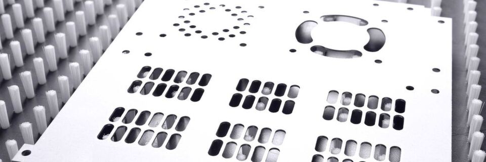 Wenn Blechtafeln, Halbzeuge oder Tailored Blanks gehalten, gestützt oder gefördert werden müssen, bieten sich Bürstenplatten an. Wenn Blechtafeln, Halbzeuge oder Tailored Blanks gehalten, gestützt oder gefördert werden müssen, bieten sich Bürstenplatten an.