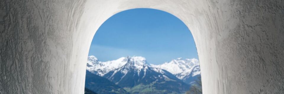 Die neue EU-Medizinprodukteverordung macht es auch Schweizer Medizintechnikherstellern nicht leicht. Doch es gibt Licht am Ende des Tunnels. Die neue EU-Medizinprodukteverordung macht es auch Schweizer Medizintechnikherstellern nicht leicht. Doch es gibt Licht am Ende des Tunnels.