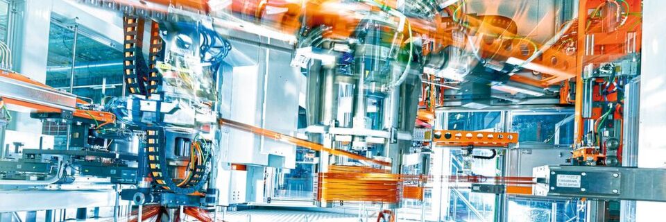 In Györ ist die Serienproduktion von Audi-Elektroantrieben offiziell gestartet. Auf 8500 Quadratmetern entstehen die Elektromotoren nach einem neuartigen Produktionskonzept, der modularen Montage. In Györ ist die Serienproduktion von Audi-Elektroantrieben offiziell gestartet. Auf 8500 Quadratmetern entstehen die Elektromotoren nach einem neuartigen Produktionskonzept, der modularen Montage.