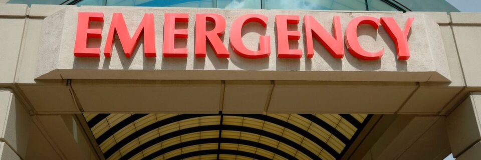 Die wirtschaftliche Lage der Krankenhäuser in Deutschland bleibt schlecht. Trotz steigender Umsätze konnten 41 Prozent der Kliniken im vergangenen Jahr keinen Überschuss erwirtschaften. 70 Prozent von ihnen gehen Partnerschaften mit Medizintechnikunternehmen ein, um Innovationen schneller voranzutreiben, so eine Studie von Roland Berger. Die wirtschaftliche Lage der Krankenhäuser in Deutschland bleibt schlecht. Trotz steigender Umsätze konnten 41 Prozent der Kliniken im vergangenen Jahr keinen Überschuss erwirtschaften. 70 Prozent von ihnen gehen Partnerschaften mit Medizintechnikunternehmen ein, um Innovationen schneller voranzutreiben, so eine Studie von Roland Berger.