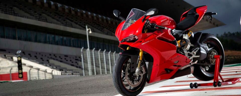 Ducati ruft Panigales des Modelljahres 2018 wegen Brems- und Kraftstoffproblemen zurück in die Werkstätten. Ducati ruft Panigales des Modelljahres 2018 wegen Brems- und Kraftstoffproblemen zurück in die Werkstätten.