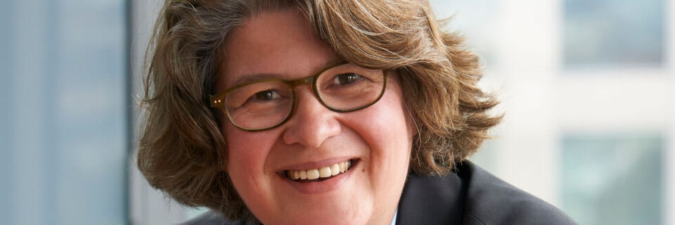 Vera Schneevoigt, Senior Vice President, Head of Product Supply Operations Service Platform Vera Schneevoigt, Senior Vice President, Head of Product Supply Operations Service Platform