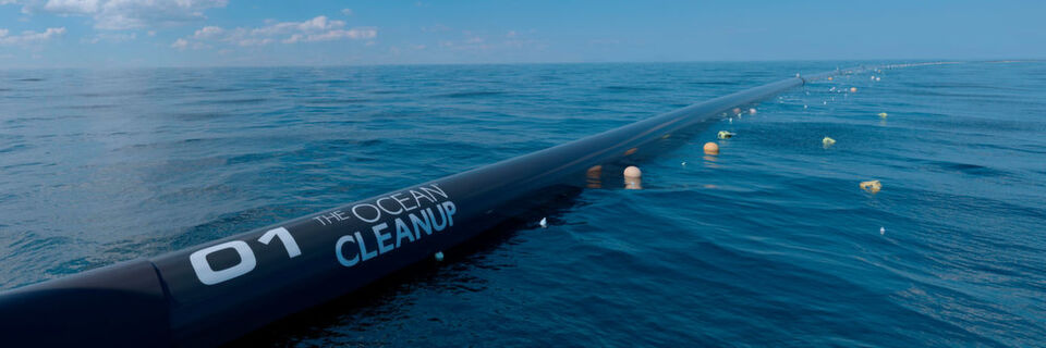 Eine schwimmende Barriese soll den Plastikmüll einsammeln. Eine schwimmende Barriese soll den Plastikmüll einsammeln.