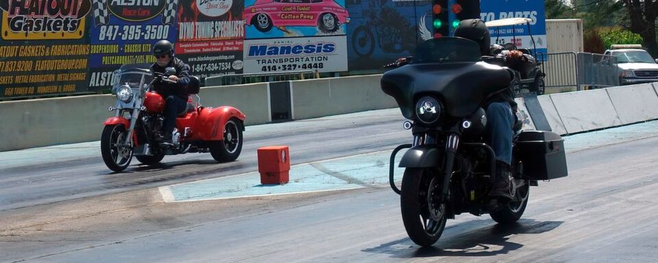 Auf dem Drag-Strip konnten die Harley-Fans Gas geben. Auf dem Drag-Strip konnten die Harley-Fans Gas geben.