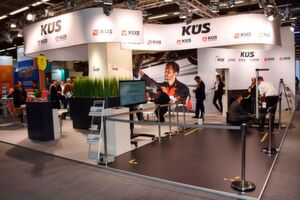 Die KÜS präsentiert gemeinsam mit der DIQ Zert GmbH auf dem Messestand der Sachverständigenorganisation wie Scheinwerfer-Einstellprüfgeräte kalibriert werden. Die KÜS präsentiert gemeinsam mit der DIQ Zert GmbH auf dem Messestand der Sachverständigenorganisation wie Scheinwerfer-Einstellprüfgeräte kalibriert werden.