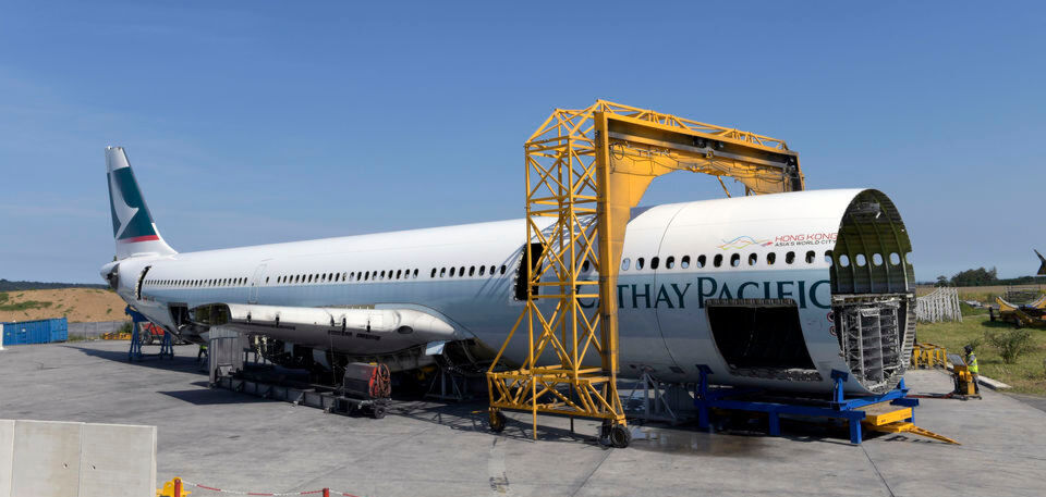 Seit 2007 hat Tarmac Aerosave, zu dessen Hauptanteilseignern Airbus gehört, rund 120 Flieger recycelt, dafür nutzen die Franzosen eine spezielle Technik. Seit 2007 hat Tarmac Aerosave, zu dessen Hauptanteilseignern Airbus gehört, rund 120 Flieger recycelt, dafür nutzen die Franzosen eine spezielle Technik.