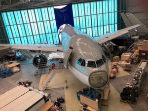 Zu wertvoll für die Deponie werden immer mehr Passagierflugzeuge rundum recycelt und heben wieder ab - zumindest in Einzelteilen. Hier ein A310 im Hangar in Paderborn-Lippstadt, die Turbinen sind schon ausgebaut. Zu wertvoll für die Deponie werden immer mehr Passagierflugzeuge rundum recycelt und heben wieder ab - zumindest in Einzelteilen. Hier ein A310 im Hangar in Paderborn-Lippstadt, die Turbinen sind schon ausgebaut.