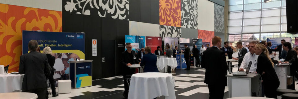 In der Ausstellungshalle auf der Cloud 2018 Technology & Services Conference in Bonn war genug Zeit und Raum für vertiefende Gespräche. In der Ausstellungshalle auf der Cloud 2018 Technology & Services Conference in Bonn war genug Zeit und Raum für vertiefende Gespräche.