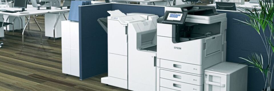 Die Umstellung auf energiesparende Büro-Technologie, wie hier von Epson, eröffnet Möglichkeiten, das Energiemanagement auch über das Produktionsumfeld hinaus zu betreiben. Die Umstellung auf energiesparende Büro-Technologie, wie hier von Epson, eröffnet Möglichkeiten, das Energiemanagement auch über das Produktionsumfeld hinaus zu betreiben.