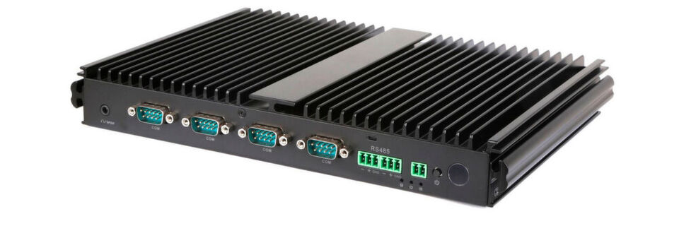 Der lüfterlose Giada AE67-W1 ist für Umgebungstemperaturen von -20 bis +60 Grad Celsius ausgelegt. Neben vier RS-232-Schnittstellen sind noch zwei RS-485-Ports vorhanden. Der lüfterlose Giada AE67-W1 ist für Umgebungstemperaturen von -20 bis +60 Grad Celsius ausgelegt. Neben vier RS-232-Schnittstellen sind noch zwei RS-485-Ports vorhanden.