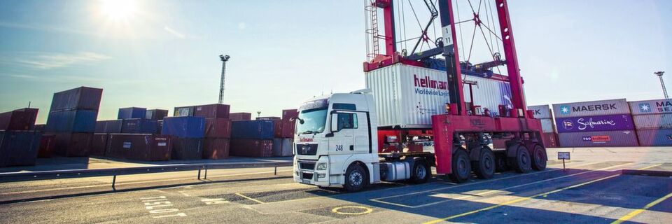 Für Seefrachten hat Hellmann eine eigene Lösung entwickelt, um das „Informationsloch“ auf den Weltmeeren zu stopfen. Für Seefrachten hat Hellmann eine eigene Lösung entwickelt, um das „Informationsloch“ auf den Weltmeeren zu stopfen.
