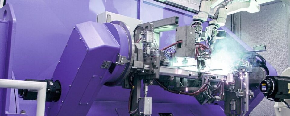 Doppelroboter-Schweißanlage bei Constellium in Dahenfeld. Doppelroboter-Schweißanlage bei Constellium in Dahenfeld.