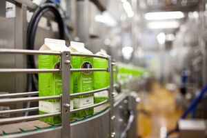 Da es sich bei Milch um ein schnellverderbliches Produkt handelt, müssen die Produktionsprozesse bei Emmi unterbrechungsfrei laufen. Da es sich bei Milch um ein schnellverderbliches Produkt handelt, müssen die Produktionsprozesse bei Emmi unterbrechungsfrei laufen.
