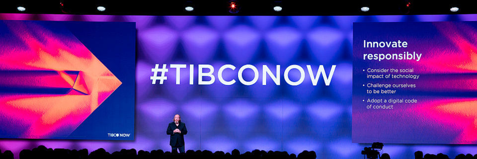 Tibcos COO Matt Quinn erläutert dem Publikum in seiner Eröffnungspräsentation, dass das Unternehmen die Informationsnutzung „humanisieren“ und die Innovation verantwortungsbewusst vorantreiben will. Tibcos COO Matt Quinn erläutert dem Publikum in seiner Eröffnungspräsentation, dass das Unternehmen die Informationsnutzung „humanisieren“ und die Innovation verantwortungsbewusst vorantreiben will.