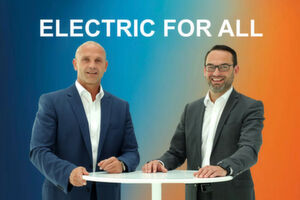E-Mobilitäts-Vorstand Thomas Ulbrich (li.) und Christian Senger (re.), Leiter Baureihe e-Mobility, sind von VWs künftigen Elektroautos überzeugt. E-Mobilitäts-Vorstand Thomas Ulbrich (li.) und Christian Senger (re.), Leiter Baureihe e-Mobility, sind von VWs künftigen Elektroautos überzeugt.