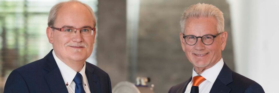 Das für den Deutschen Zukunftspreis 2018 nominierte Erfinderteam des Galaxie-Antriebssystems, Dipl.-Ing. (FH) Thomas Bayer und Dr.-Ing. E.h. Manfred Wittenstein (v.l.). Das für den Deutschen Zukunftspreis 2018 nominierte Erfinderteam des Galaxie-Antriebssystems, Dipl.-Ing. (FH) Thomas Bayer und Dr.-Ing. E.h. Manfred Wittenstein (v.l.).