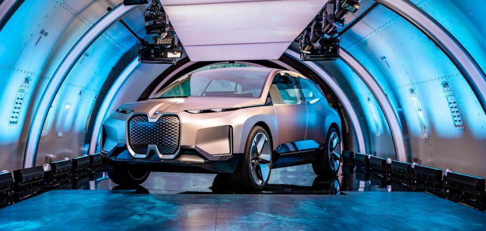 Der iNext wird autonom auf Level 4 unterwegs sein können. Ob die Technik schon in drei Jahren einsetzbar sein wird, wissen auch die BMW-Ingenieure nicht. Denn noch fehlt in vielen Ländern die gesetzliche Grundlage. Der iNext wird autonom auf Level 4 unterwegs sein können. Ob die Technik schon in drei Jahren einsetzbar sein wird, wissen auch die BMW-Ingenieure nicht. Denn noch fehlt in vielen Ländern die gesetzliche Grundlage.