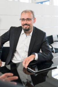 Der Autor: Peter Arbitter ist Leiter Portfolio- und Produktmanagement Geschäftskunden bei der Deutschen Telekom und verantwortlich für das SoftwareBoost-Programm. Der Autor: Peter Arbitter ist Leiter Portfolio- und Produktmanagement Geschäftskunden bei der Deutschen Telekom und verantwortlich für das SoftwareBoost-Programm.