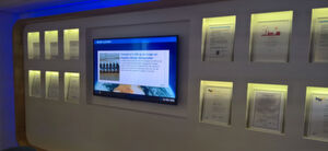 Die ´Ruhmestafel` der Zerfifikate im Eingangsbereich des Datacenter "Amsterdam 1". Die ´Ruhmestafel` der Zerfifikate im Eingangsbereich des Datacenter "Amsterdam 1".