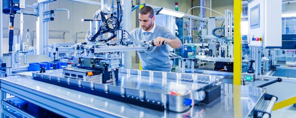 Die Produktion von Serien-Batteriesystemen bei Akasol. Die Produktion von Serien-Batteriesystemen bei Akasol.