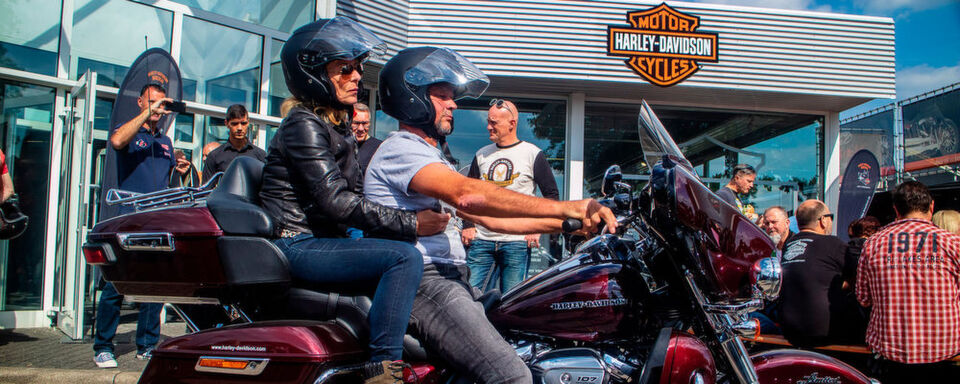 Auf über 1.000 Quadratmetern hatten die Harleyenthusiasten genügend Freiraum. Auf über 1.000 Quadratmetern hatten die Harleyenthusiasten genügend Freiraum.