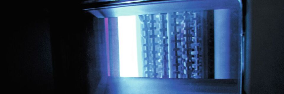 Blick in ein HIPIMS-Plasma: Das weiterentwickelte Sputterverfahren wird für die Beschichtung von Präzisionswerkzeugen immer beliebter. Blick in ein HIPIMS-Plasma: Das weiterentwickelte Sputterverfahren wird für die Beschichtung von Präzisionswerkzeugen immer beliebter.