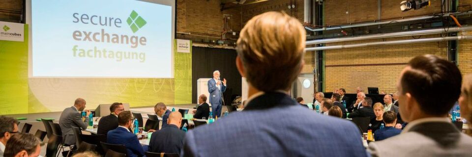 Eröffnung der Secureexchange Fachtagung durch Dr. Jens J. Gerber, Mitglied der Geschäftsleitung von maincubes. Eröffnung der Secureexchange Fachtagung durch Dr. Jens J. Gerber, Mitglied der Geschäftsleitung von maincubes.