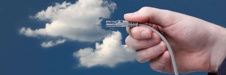 Die Cloud bietet Unternehmen zweifellos eine Vielzahl an Vorteilen – doch so einfach wie es oft scheint, ist eine Cloud-Migration nicht! Die Cloud bietet Unternehmen zweifellos eine Vielzahl an Vorteilen – doch so einfach wie es oft scheint, ist eine Cloud-Migration nicht!