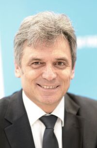 „Ein IO-Link-Greifer kommuniziert via OPC UA erstmals mit einer übergeordneten OPC-UA-Zellensteuerung“, beschreibt Winfried Hils, Senior Vice President Advanced Development, Zimmer Group. „Ein IO-Link-Greifer kommuniziert via OPC UA erstmals mit einer übergeordneten OPC-UA-Zellensteuerung“, beschreibt Winfried Hils, Senior Vice President Advanced Development, Zimmer Group.