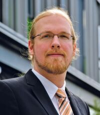 „Kommunikation wird auch in Zukunft Bewegung im Markt erzeugen“, sagt Dr. Andreas Gössling Principal Technology Consultant, Hilscher Gesellschaft für Systemautomation „Kommunikation wird auch in Zukunft Bewegung im Markt erzeugen“, sagt Dr. Andreas Gössling Principal Technology Consultant, Hilscher Gesellschaft für Systemautomation
