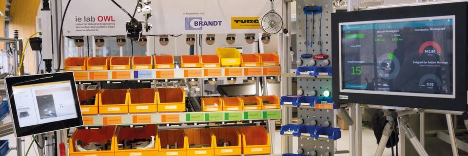 Für eine bessere Orientierung wurde das Pick-to-Light-System jüngst durch ein Kennzahlen-Cockpit ergänzt. Für eine bessere Orientierung wurde das Pick-to-Light-System jüngst durch ein Kennzahlen-Cockpit ergänzt.