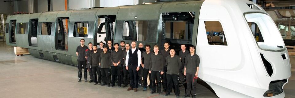 Der Prototyp des weltweit ersten CFK-Leichtbauzuges, entwickelt vom chinesisch-deutschen Ingenieurteam der CG Rail GmbH Dresden, wurde auf der Innotrans ausgestellt. Der Prototyp des weltweit ersten CFK-Leichtbauzuges, entwickelt vom chinesisch-deutschen Ingenieurteam der CG Rail GmbH Dresden, wurde auf der Innotrans ausgestellt.
