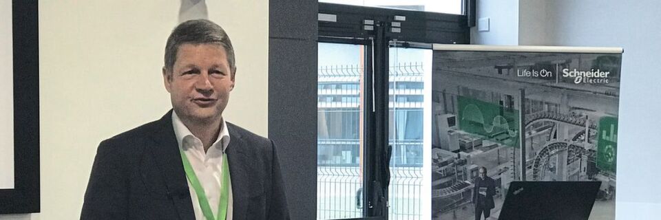 „Wir freuen uns, SIG fit für Industrie 4.0 zu machen“, erklärt Jürgen Siefert, Vice President Industry DACH bei Schneider Electric. „Wir freuen uns, SIG fit für Industrie 4.0 zu machen“, erklärt Jürgen Siefert, Vice President Industry DACH bei Schneider Electric.
