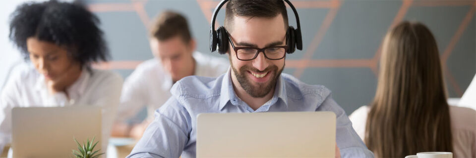 Zu moderner Kommunikation gehören auch Webinare und Web-Meetings. Zu moderner Kommunikation gehören auch Webinare und Web-Meetings.