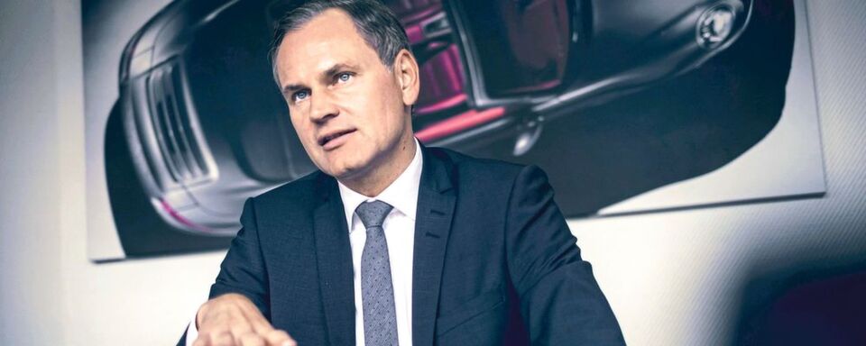 Oliver Blume, Vorstandsvorsitzender der Porsche AG: „Wir rechnen damit, dass 2025 etwa ein Viertel aller neuen Porsche über einen Elektromotor verfügt.“ Oliver Blume, Vorstandsvorsitzender der Porsche AG: „Wir rechnen damit, dass 2025 etwa ein Viertel aller neuen Porsche über einen Elektromotor verfügt.“