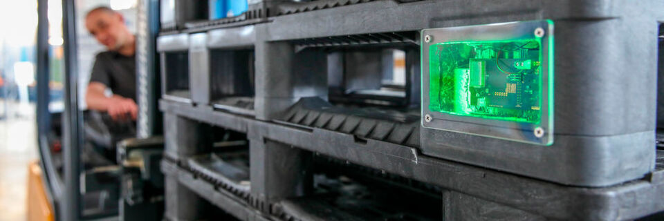 Die IoT-Palette vereint flexibel miteinander kombinierbare Funktionalitäten auf einem logistischen Ladungsträger. Die IoT-Palette vereint flexibel miteinander kombinierbare Funktionalitäten auf einem logistischen Ladungsträger.