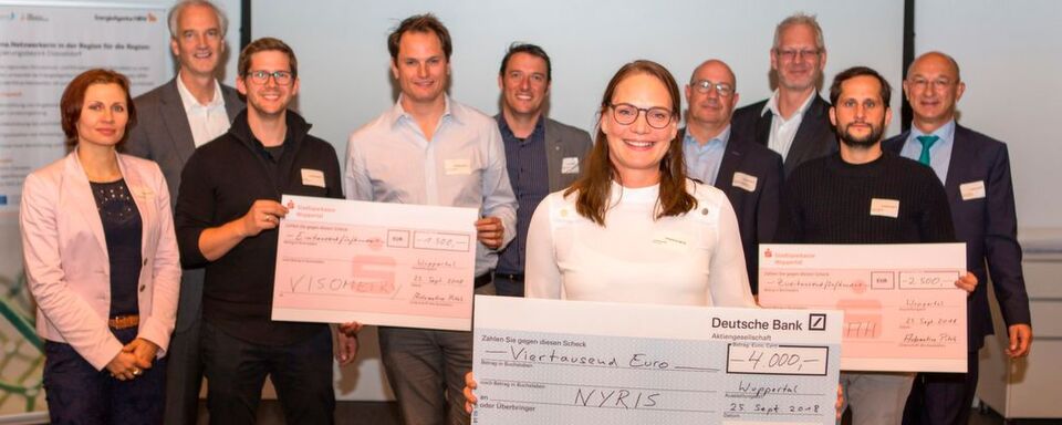 Zum Abschluss des „Automotive Pitch“ vergaben die Unternehmens-Juroren an drei Startups Geldpreise für die beste Präsentation. Zum Abschluss des „Automotive Pitch“ vergaben die Unternehmens-Juroren an drei Startups Geldpreise für die beste Präsentation.