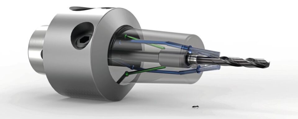 Die miniaturisierten Spannfutter von Mapal verfügen über dezentrale Kühlmittelaustritte, die den Kühlschmierstoff gezielt an die Wirkstelle befördern. Die miniaturisierten Spannfutter von Mapal verfügen über dezentrale Kühlmittelaustritte, die den Kühlschmierstoff gezielt an die Wirkstelle befördern.