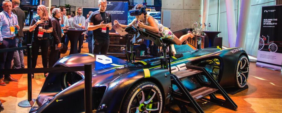 Bei dem sogenannten „Expo-Day“ von Startup Autobahn präsentieren Start-ups und Unternehmen ihre Projekte. Bei dem sogenannten „Expo-Day“ von Startup Autobahn präsentieren Start-ups und Unternehmen ihre Projekte.