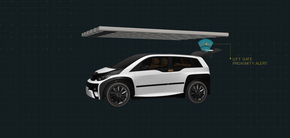 Der an der Heckklappe angebrachte mmWave-Sensor erkennt die Garagendecke. Der an der Heckklappe angebrachte mmWave-Sensor erkennt die Garagendecke.