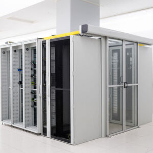 Steve Helvie, VP of Channel für die Open Compute Project Foundation, sagt zu dem OCP Experience Center: „Circle B, Rittal und Switch Datacenters haben eine großartige Plattform für offene Hardware-Designs geschaffen und zeigen die Stärke jedes Mitglieds bei der Bereitstellung von OCP-Lösungen in ganz Europa.“ Steve Helvie, VP of Channel für die Open Compute Project Foundation, sagt zu dem OCP Experience Center: „Circle B, Rittal und Switch Datacenters haben eine großartige Plattform für offene Hardware-Designs geschaffen und zeigen die Stärke jedes Mitglieds bei der Bereitstellung von OCP-Lösungen in ganz Europa.“