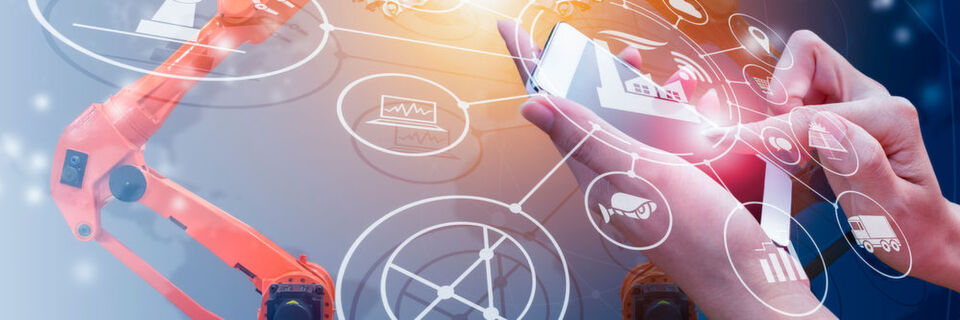 Industrie 4.0 beschreibt die smarte Vernetzung von Maschinen und maschinell betriebenen Abläufen in der Industrie. Industrie 4.0 beschreibt die smarte Vernetzung von Maschinen und maschinell betriebenen Abläufen in der Industrie.