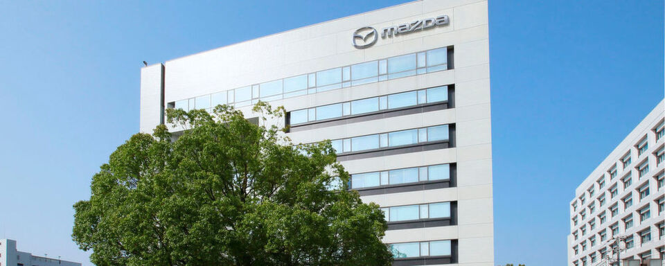 Mazda hat für das Jahr 2020 ein Elektrofahrzeug angekündigt. Das Modell mit Range Extender wird über einen kleinen Kreiskolbenmotor verfügen. Mazda hat für das Jahr 2020 ein Elektrofahrzeug angekündigt. Das Modell mit Range Extender wird über einen kleinen Kreiskolbenmotor verfügen.