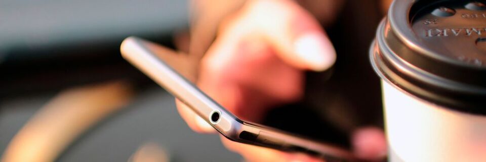 Smartphones sind in Privat- und Business-Bereich zu stetigen Begleitern geworden. Smartphones sind in Privat- und Business-Bereich zu stetigen Begleitern geworden.