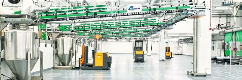 Die Containerbefüllung in der Hügli-Produktionsanlage für Trockenmischprodukte mit angeschlossenem Logistikzentrum. Die Containerbefüllung in der Hügli-Produktionsanlage für Trockenmischprodukte mit angeschlossenem Logistikzentrum.