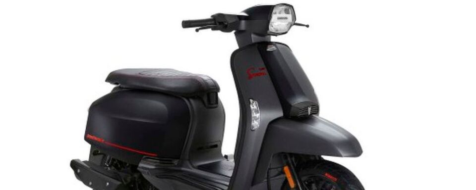 Bei der Intermot 2018 in Köln feiern die beiden italienischen Traditionsmarken ihre wiederbelebte Zusammenarbeit mit einem exklusiven Sondermodell, der weltweit auf nur 999 Stück limitierten Lambretta V 125 Special Pirelli Edition. Bei der Intermot 2018 in Köln feiern die beiden italienischen Traditionsmarken ihre wiederbelebte Zusammenarbeit mit einem exklusiven Sondermodell, der weltweit auf nur 999 Stück limitierten Lambretta V 125 Special Pirelli Edition.